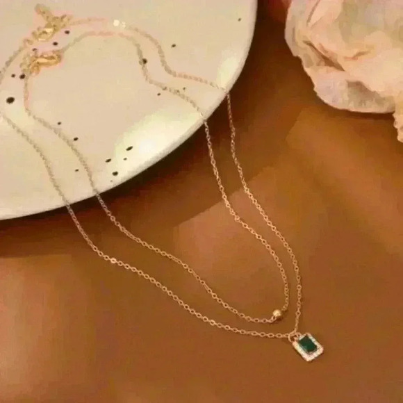 Layered Gold Necklace with Emerald Stone Pendant - Picture 3 of 3